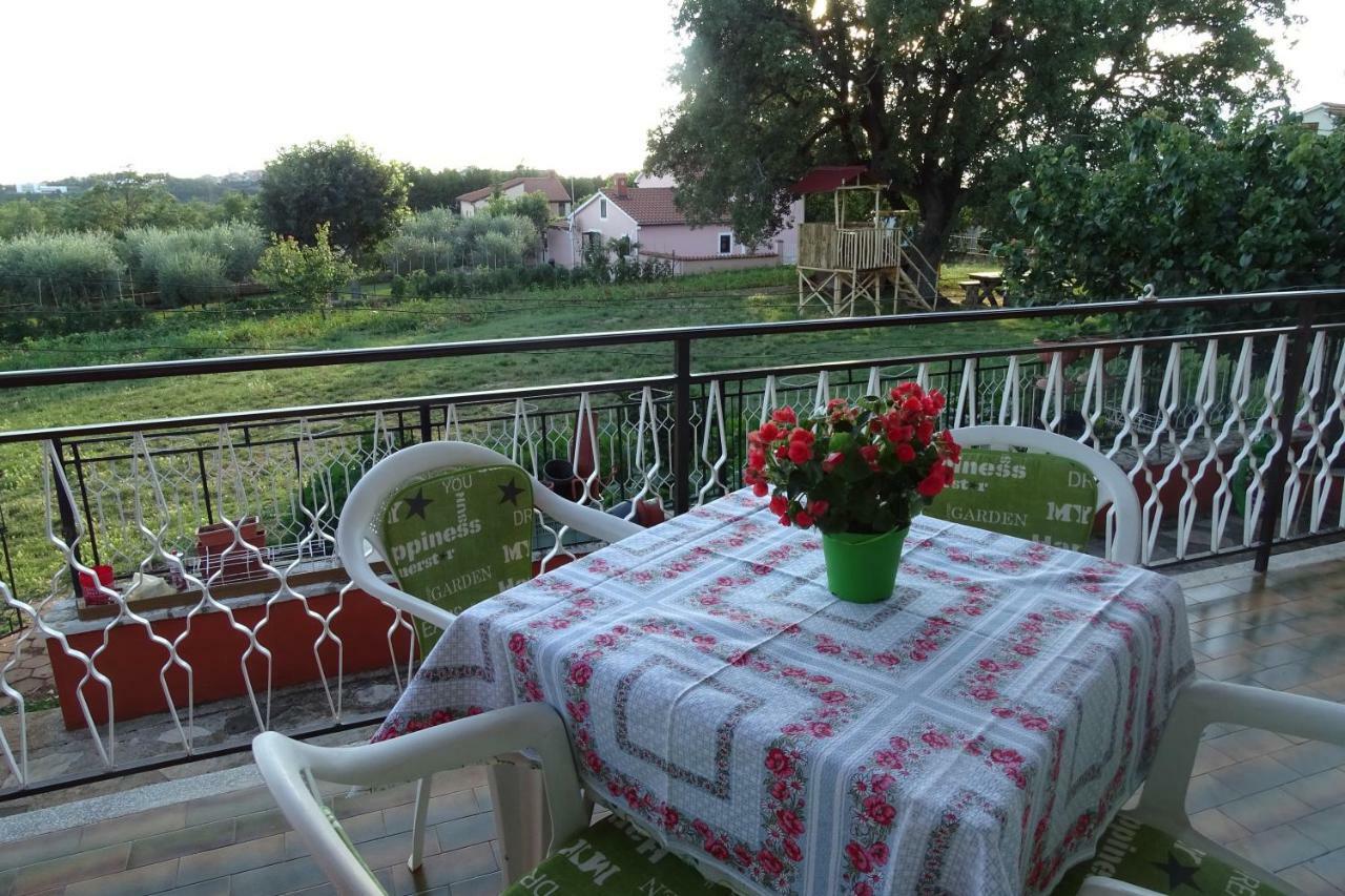 Apartment Parenzana Bibali 65 A 52460-Buje Exterior photo
